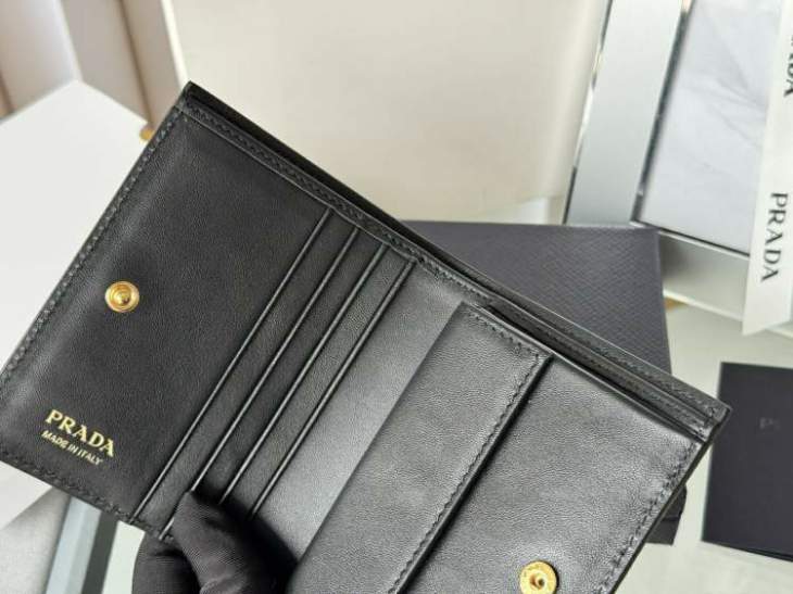 Picture of Prada Wallets _SKUfw197974546fw